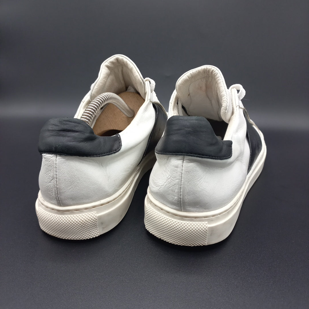 Sneaker (Size Pk 6)